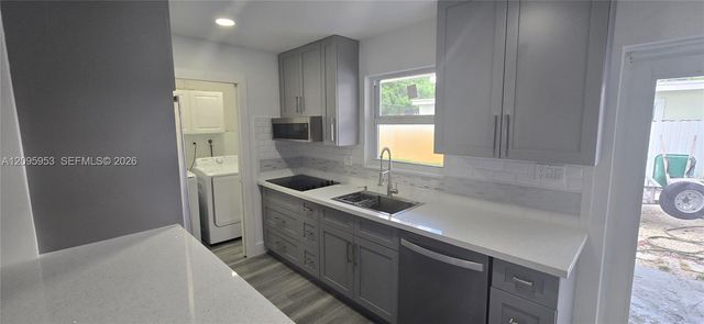 320 N 70th Terrace, Hollywood, FL 33024