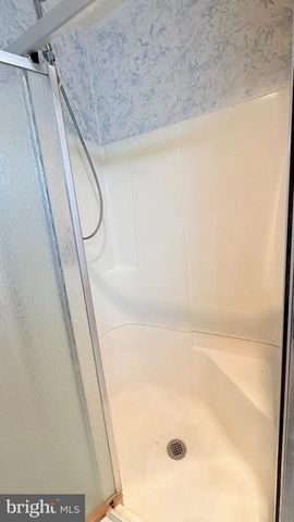 1258 LINDEN AVE, Halethorpe, MD 21227