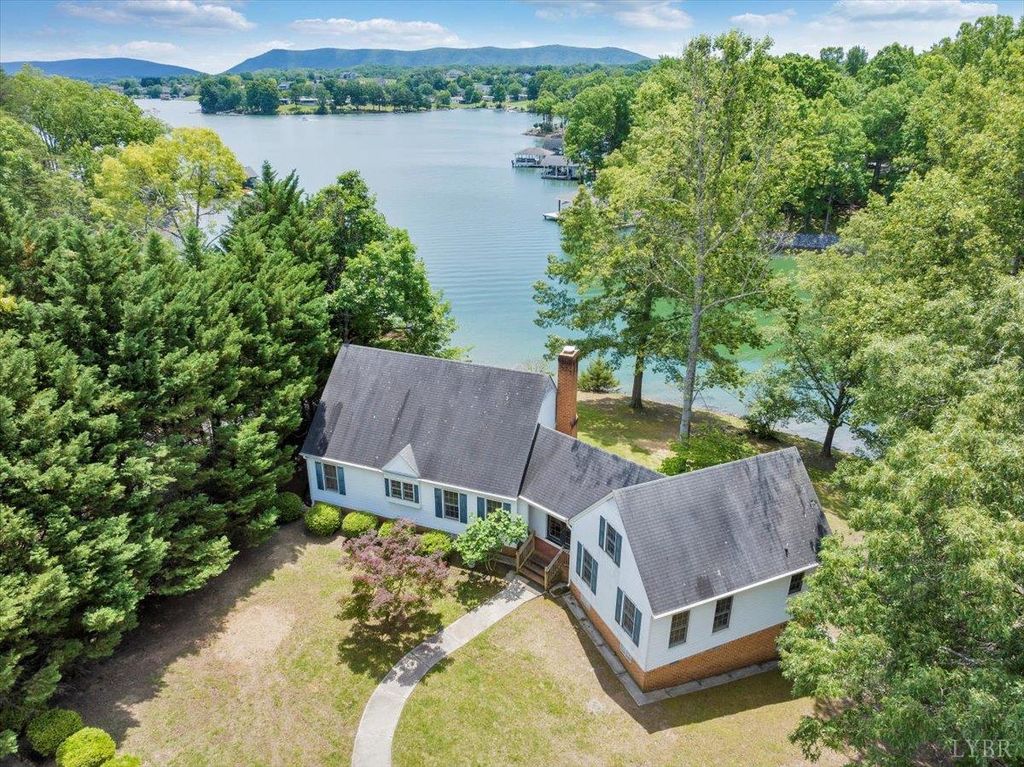414 Strawberry Banks Drive, Moneta, VA 24121