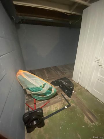 19982 Kingsville Street, Harper Woods, MI 48225