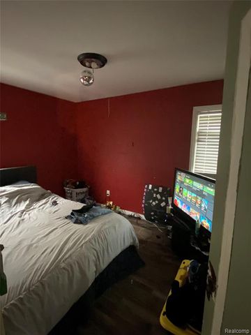 19982 Kingsville Street, Harper Woods, MI 48225