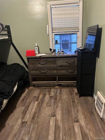 19982 Kingsville Street, Harper Woods, MI 48225