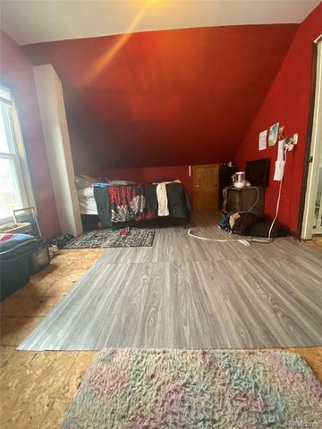 19982 Kingsville Street, Harper Woods, MI 48225