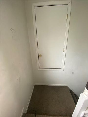 19982 Kingsville Street, Harper Woods, MI 48225