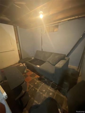 19982 Kingsville Street, Harper Woods, MI 48225