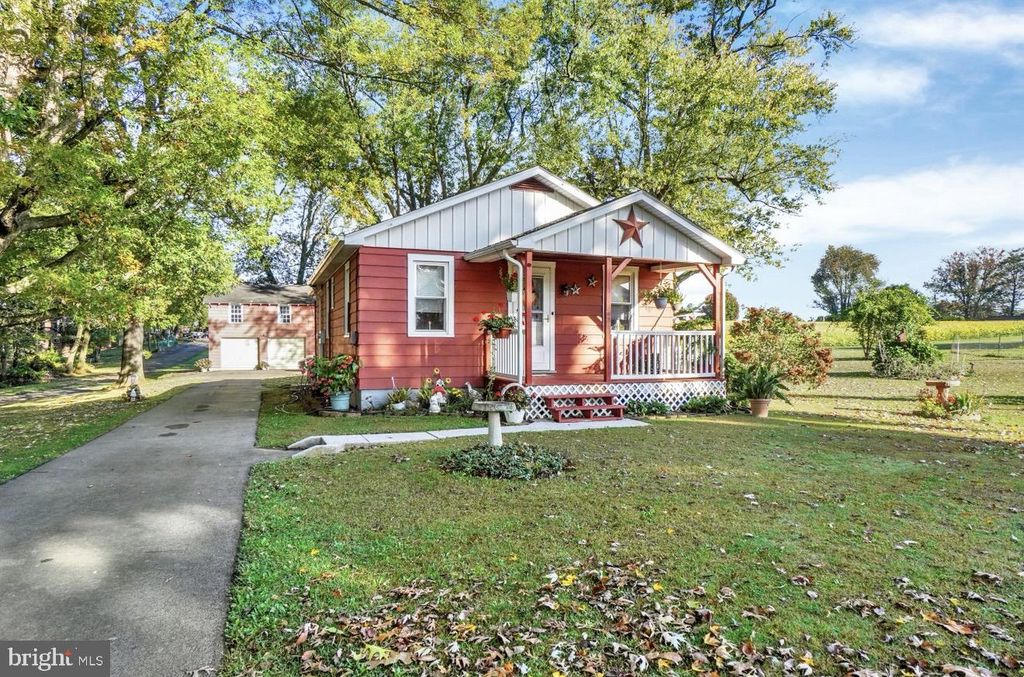 121 VALLEY RD, York, PA 17407