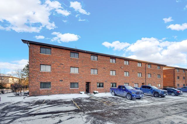 8208 Cobblestone Drive 1B, Palos Hills, IL 60465