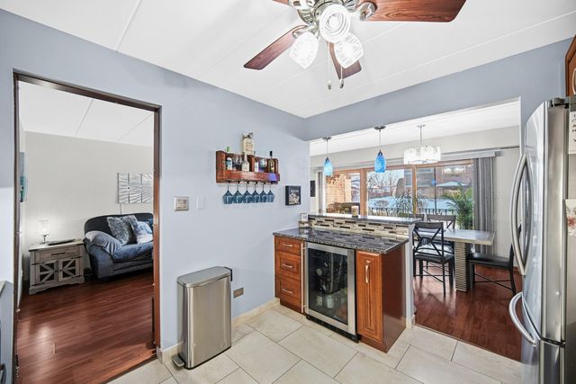 8208 Cobblestone Drive 1B, Palos Hills, IL 60465