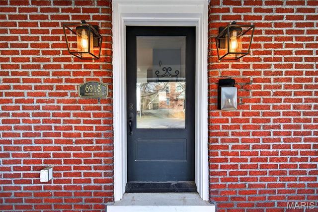 6918 Dartmouth Avenue, University City, MO 63130