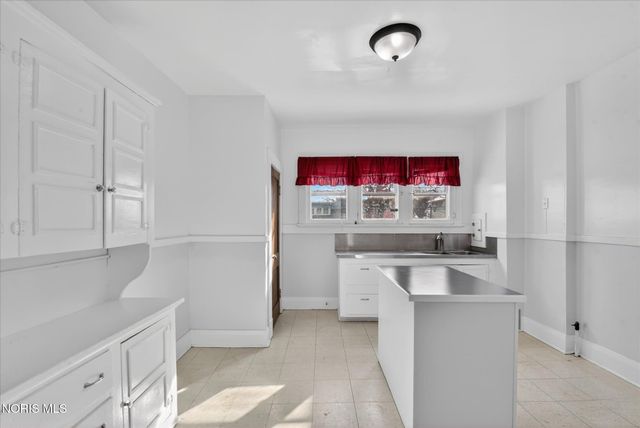 2048 Joffre Avenue, Toledo, OH 43607