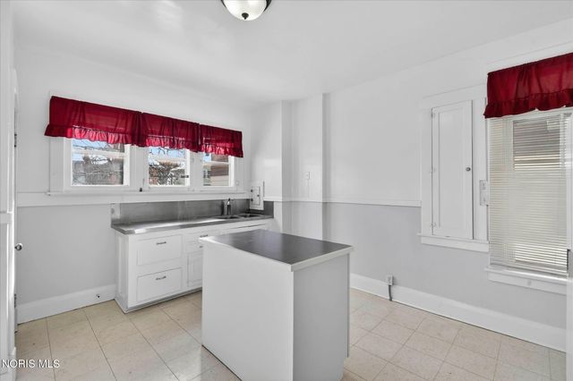 2048 Joffre Avenue, Toledo, OH 43607