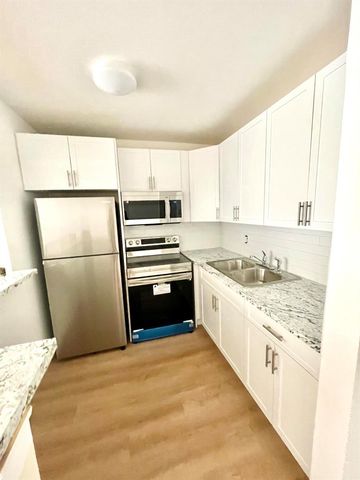 203 Easthampton I, West Palm Beach, FL 33417