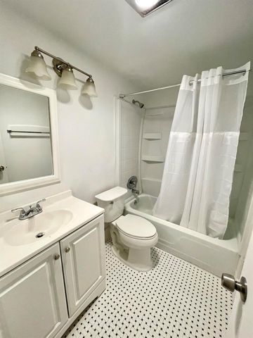 203 Easthampton I, West Palm Beach, FL 33417