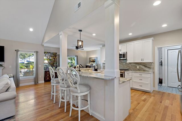 618 Bourne Rd, Plymouth, MA 02360