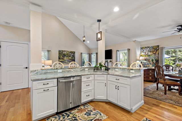 618 Bourne Rd, Plymouth, MA 02360