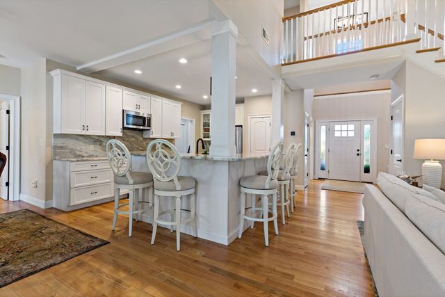 618 Bourne Rd, Plymouth, MA 02360