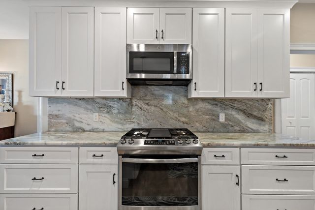 618 Bourne Rd, Plymouth, MA 02360