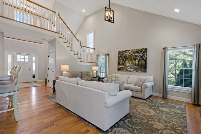 618 Bourne Rd, Plymouth, MA 02360