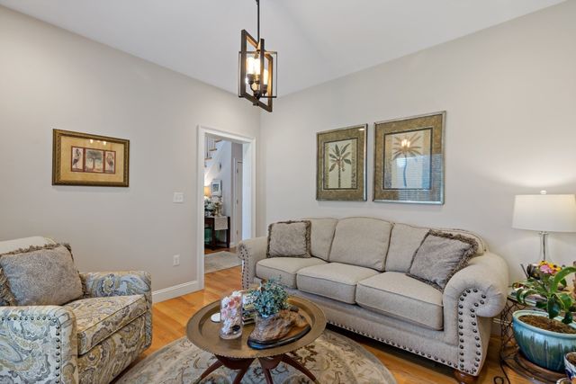 618 Bourne Rd, Plymouth, MA 02360
