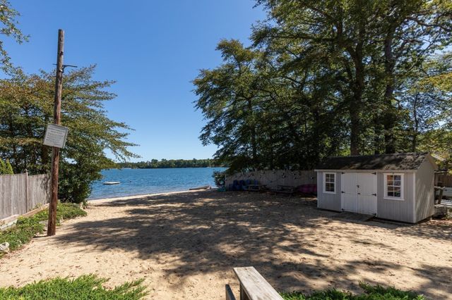 618 Bourne Rd, Plymouth, MA 02360
