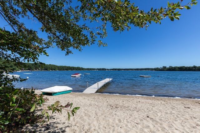 618 Bourne Rd, Plymouth, MA 02360