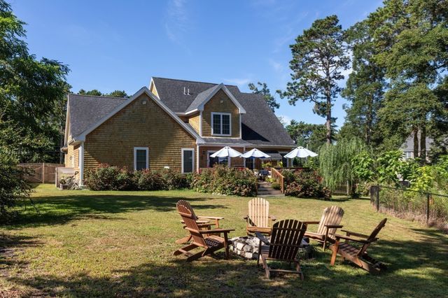 618 Bourne Rd, Plymouth, MA 02360