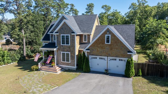 618 Bourne Rd, Plymouth, MA 02360