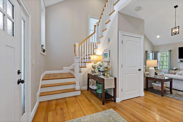 618 Bourne Rd, Plymouth, MA 02360