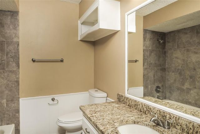 6807 Cricket Canyon Road, Oklahoma City, OK 73162