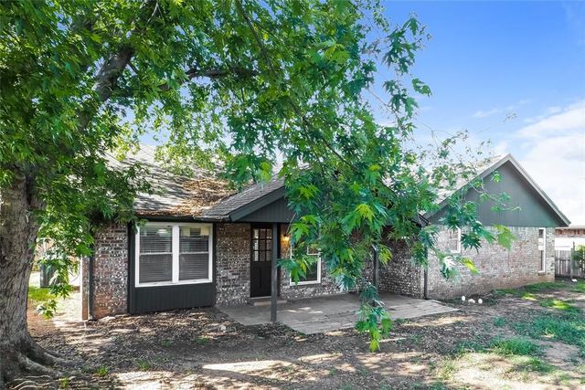 6807 Cricket Canyon Road, Oklahoma City, OK 73162