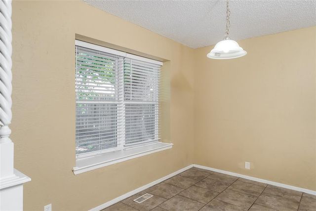 6807 Cricket Canyon Road, Oklahoma City, OK 73162