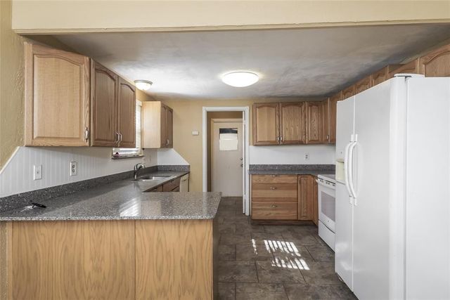 6807 Cricket Canyon Road, Oklahoma City, OK 73162