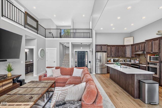 232 Willow Springs Drive, Talent, OR 97540