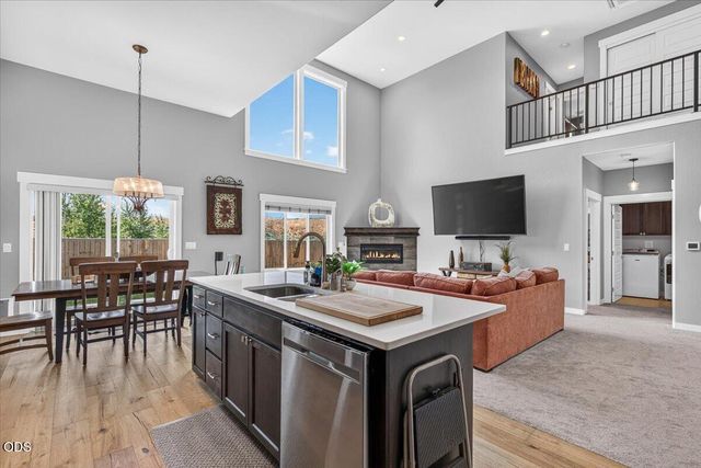 232 Willow Springs Drive, Talent, OR 97540