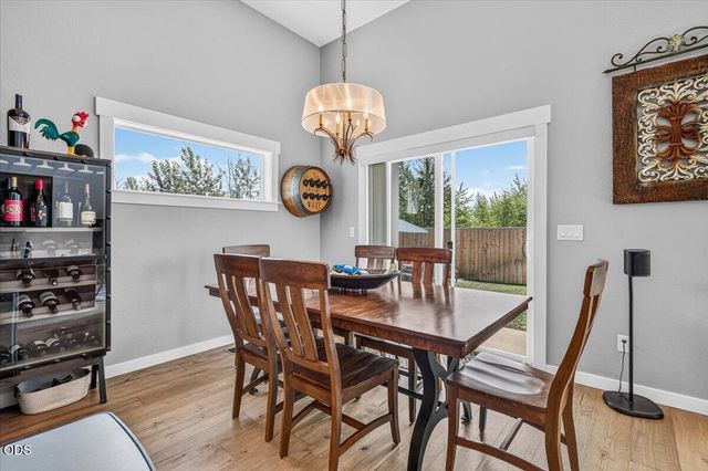 232 Willow Springs Drive, Talent, OR 97540