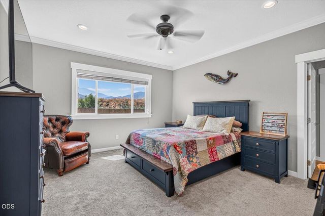 232 Willow Springs Drive, Talent, OR 97540