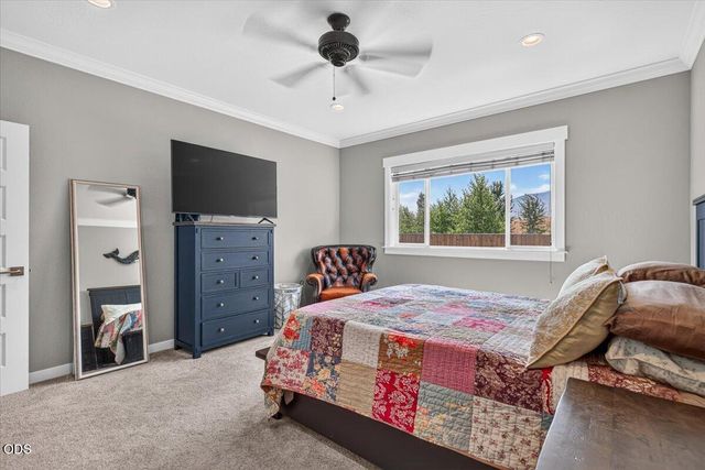 232 Willow Springs Drive, Talent, OR 97540