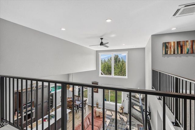 232 Willow Springs Drive, Talent, OR 97540