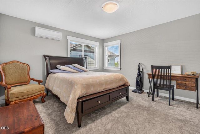 232 Willow Springs Drive, Talent, OR 97540