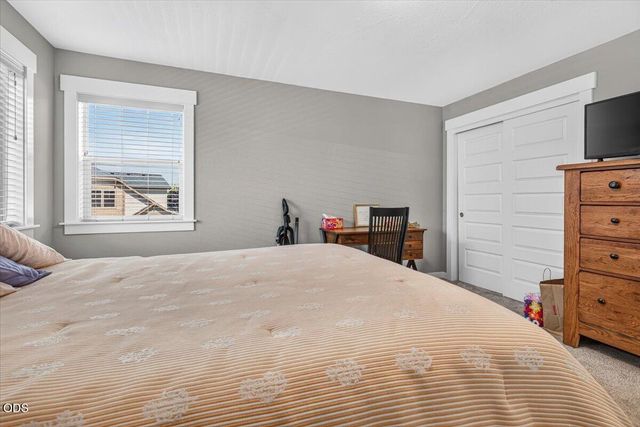 232 Willow Springs Drive, Talent, OR 97540