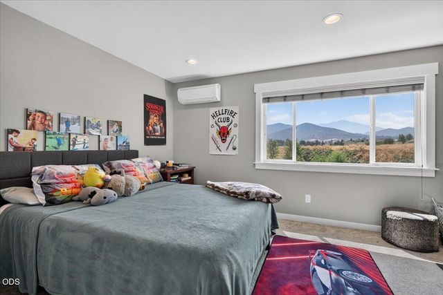 232 Willow Springs Drive, Talent, OR 97540