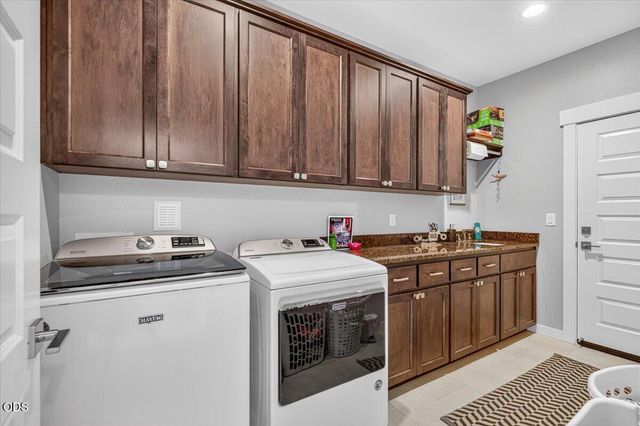 232 Willow Springs Drive, Talent, OR 97540