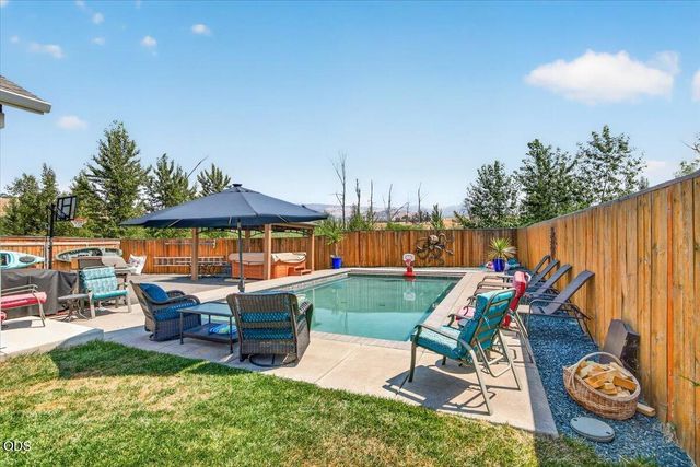 232 Willow Springs Drive, Talent, OR 97540