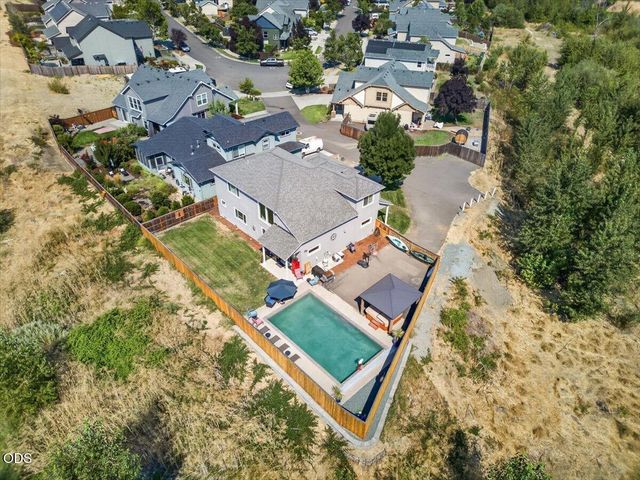 232 Willow Springs Drive, Talent, OR 97540