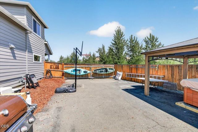 232 Willow Springs Drive, Talent, OR 97540