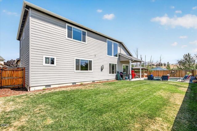 232 Willow Springs Drive, Talent, OR 97540