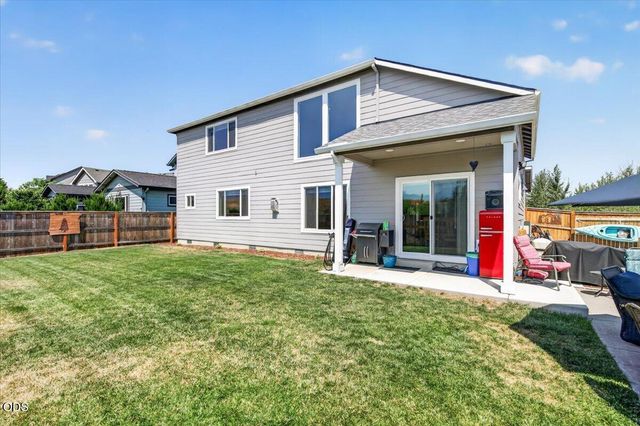 232 Willow Springs Drive, Talent, OR 97540