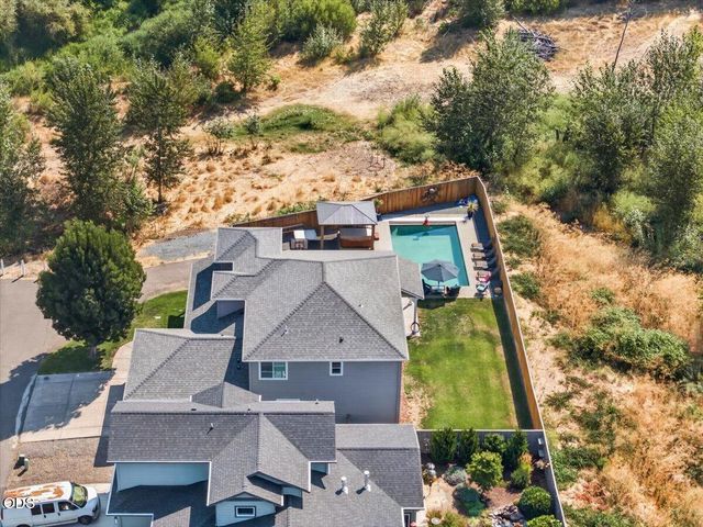 232 Willow Springs Drive, Talent, OR 97540
