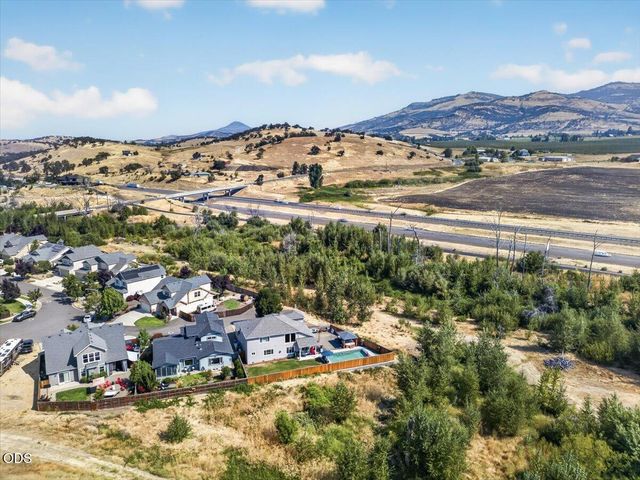 232 Willow Springs Drive, Talent, OR 97540