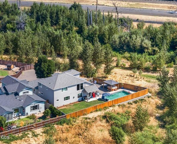 232 Willow Springs Drive, Talent, OR 97540